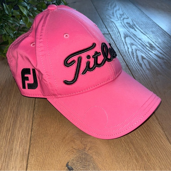 Titleist Pink Out Women's Tour Performance Ball Marker Footjoy - Picture 8 of 9